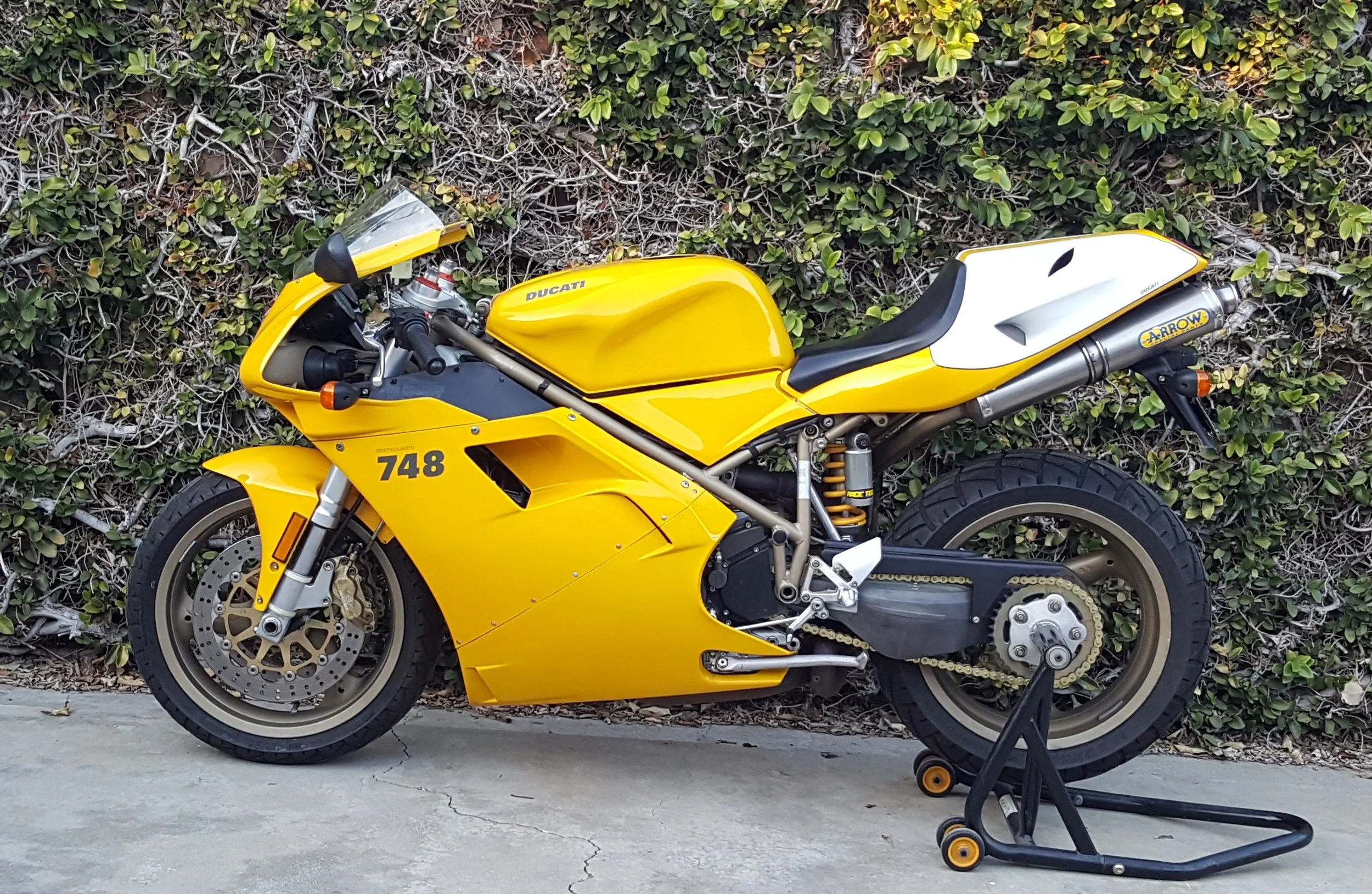 2000 Ducati 748-916 SOLD — Moto Rosso Motorcycles